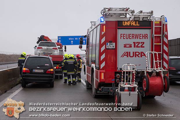 20161219 Verkehrsunfall auf der A2 bei Bad Vöslau  Foto: © Stefan Schneider