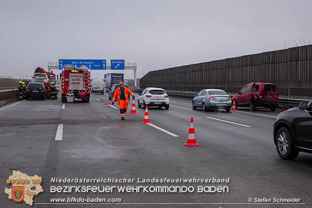 20161219 Verkehrsunfall auf der A2 bei Bad Vöslau  Foto: © Stefan Schneider