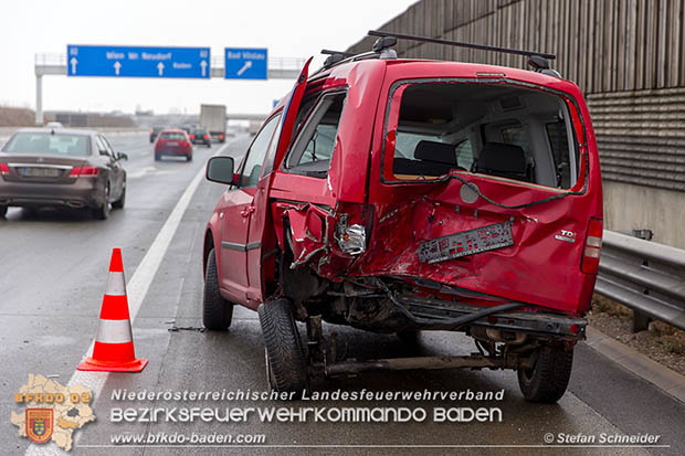 20161219 Verkehrsunfall auf der A2 bei Bad Vöslau  Foto: © Stefan Schneider