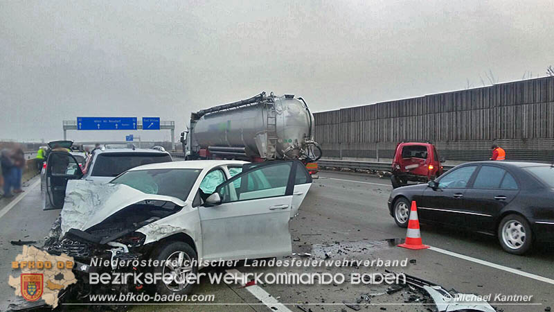 20161219 Verkehrsunfall auf der A2 bei Bad Vöslau  Foto: © Michael Kantner