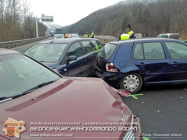 20161222 Verkehrsunfall Verfolgungsjad auf der A21 RFb Wien bei Alland NÖ Bezirk Baden  Foto: © FF Alland