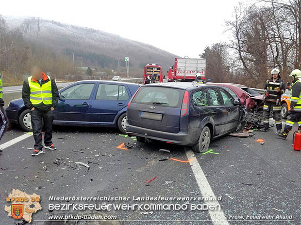 20161222 Verkehrsunfall Verfolgungsjad auf der A21 RFb Wien bei Alland NÖ Bezirk Baden  Foto: © FF Alland