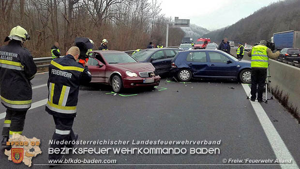 20161222 Verkehrsunfall Verfolgungsjad auf der A21 RFb Wien bei Alland NÖ Bezirk Baden  Foto: © FF Alland