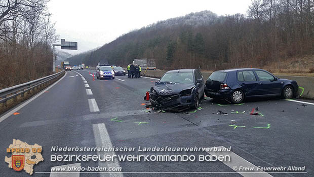 20161222 Verkehrsunfall Verfolgungsjad auf der A21 RFb Wien bei Alland NÖ Bezirk Baden  Foto: © FF Alland