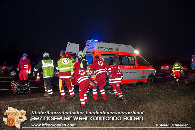 20161222 Verkehrsunfall A2 RFb Wien zwischen Traiskirchen und Knoten Guntramsdorf  Foto: © Stefan Schneider