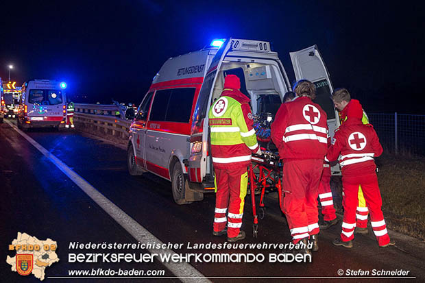 20161222 Verkehrsunfall A2 RFb Wien zwischen Traiskirchen und Knoten Guntramsdorf  Foto: © Stefan Schneider