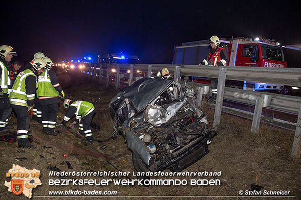 20161222 Verkehrsunfall A2 RFb Wien zwischen Traiskirchen und Knoten Guntramsdorf  Foto: © Stefan Schneider