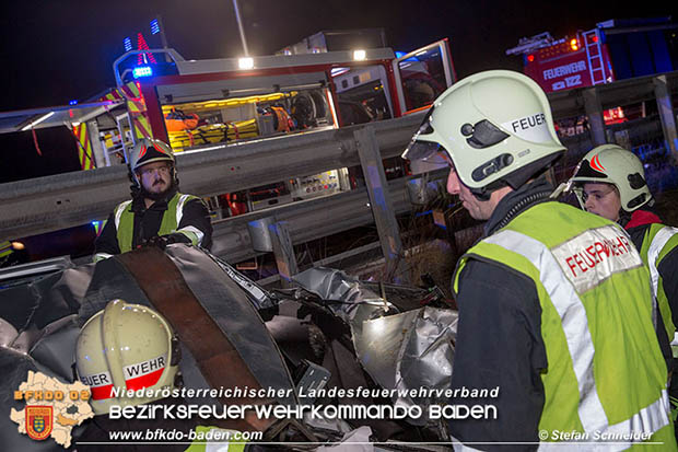 20161222 Verkehrsunfall A2 RFb Wien zwischen Traiskirchen und Knoten Guntramsdorf  Foto: © Stefan Schneider