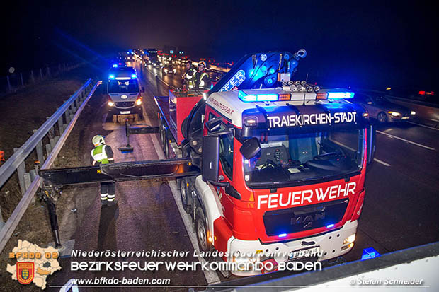 20161222 Verkehrsunfall A2 RFb Wien zwischen Traiskirchen und Knoten Guntramsdorf  Foto: © Stefan Schneider