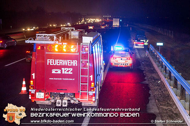 20161222 Verkehrsunfall A2 RFb Wien zwischen Traiskirchen und Knoten Guntramsdorf  Foto: © Stefan Schneider
