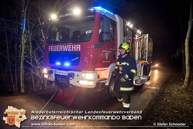 20161223 Fahrzeugbergung aus Straßengraben in Blumau  Foto: © Stefan Schneider