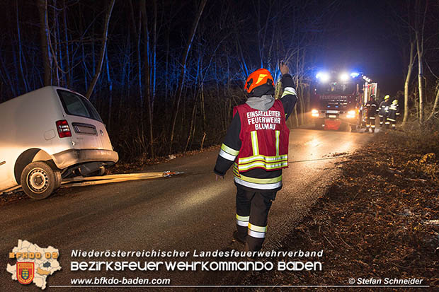 20161223 Fahrzeugbergung aus Straßengraben in Blumau  Foto: © Stefan Schneider