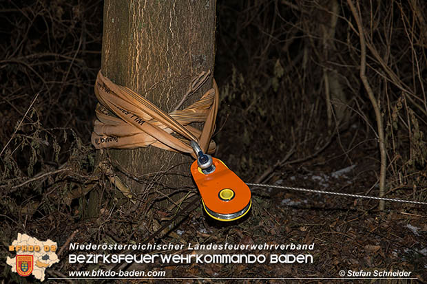 20161223 Fahrzeugbergung aus Straßengraben in Blumau  Foto: © Stefan Schneider