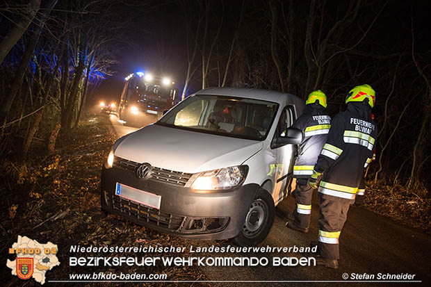 20161223 Fahrzeugbergung aus Straßengraben in Blumau  Foto: © Stefan Schneider