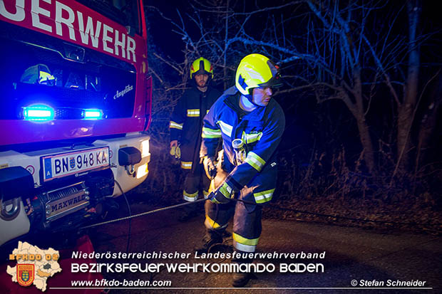 20161223 Fahrzeugbergung aus Straßengraben in Blumau  Foto: © Stefan Schneider