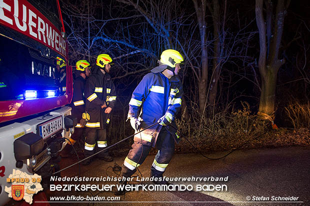 20161223 Fahrzeugbergung aus Straßengraben in Blumau  Foto: © Stefan Schneider