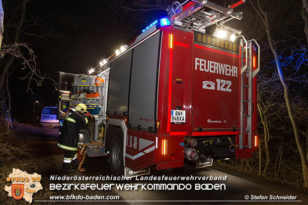 20161223 Fahrzeugbergung aus Straßengraben in Blumau  Foto: © Stefan Schneider
