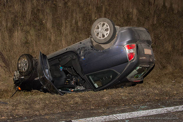 20161225 Verkehrsunfall A2 Südautobahn RFb Süden Traiskirchen-Baden Foto: © Manfred Bauer- Pressefotografie 20161225 Verkehrsunfall A2 Südautobahn RFb Süden Traiskirchen-Baden Foto: © Manfred Bauer- Pressefotografie