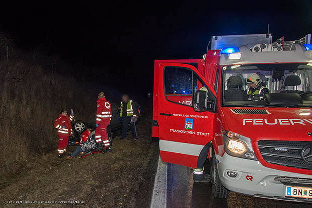 20161225 Verkehrsunfall A2 Südautobahn RFb Süden Traiskirchen-Baden Foto: © Manfred Bauer- Pressefotografie 20161225 Verkehrsunfall A2 Südautobahn RFb Süden Traiskirchen-Baden Foto: © Manfred Bauer- Pressefotografie