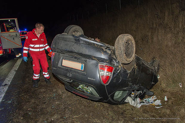 20161225 Verkehrsunfall A2 Südautobahn RFb Süden Traiskirchen-Baden Foto: © Manfred Bauer- Pressefotografie 20161225 Verkehrsunfall A2 Südautobahn RFb Süden Traiskirchen-Baden Foto: © Manfred Bauer- Pressefotografie