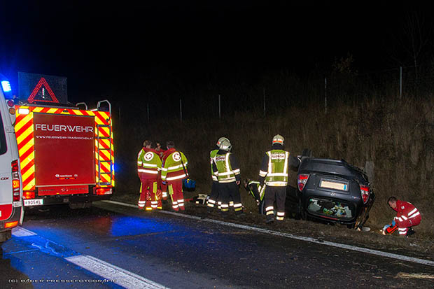 20161225 Verkehrsunfall A2 Südautobahn RFb Süden Traiskirchen-Baden Foto: © Manfred Bauer- Pressefotografie 20161225 Verkehrsunfall A2 Südautobahn RFb Süden Traiskirchen-Baden Foto: © Manfred Bauer- Pressefotografie