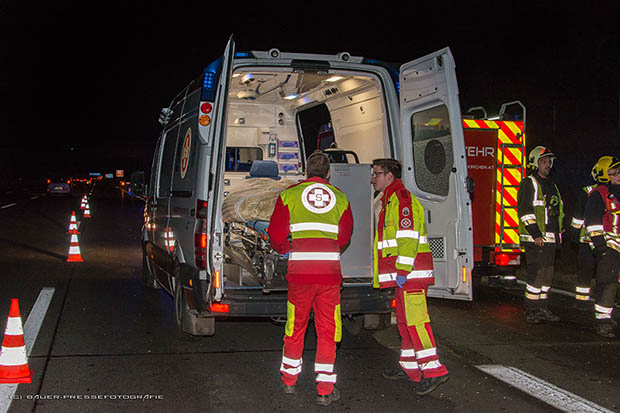 20161225 Verkehrsunfall A2 Südautobahn RFb Süden Traiskirchen-Baden Foto: © Manfred Bauer- Pressefotografie 20161225 Verkehrsunfall A2 Südautobahn RFb Süden Traiskirchen-Baden Foto: © Manfred Bauer- Pressefotografie