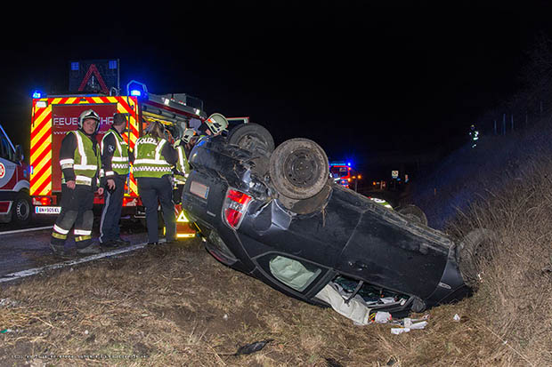 20161225 Verkehrsunfall A2 Südautobahn RFb Süden Traiskirchen-Baden Foto: © Manfred Bauer- Pressefotografie 20161225 Verkehrsunfall A2 Südautobahn RFb Süden Traiskirchen-Baden Foto: © Manfred Bauer- Pressefotografie