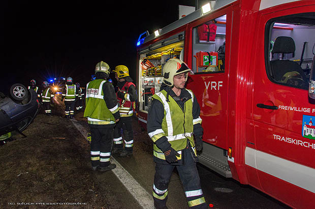 20161225 Verkehrsunfall A2 Südautobahn RFb Süden Traiskirchen-Baden Foto: © Manfred Bauer- Pressefotografie 20161225 Verkehrsunfall A2 Südautobahn RFb Süden Traiskirchen-Baden Foto: © Manfred Bauer- Pressefotografie