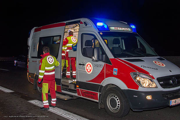 20161225 Verkehrsunfall A2 Südautobahn RFb Süden Traiskirchen-Baden Foto: © Manfred Bauer- Pressefotografie 20161225 Verkehrsunfall A2 Südautobahn RFb Süden Traiskirchen-Baden Foto: © Manfred Bauer- Pressefotografie