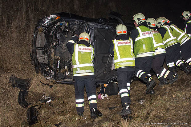 20161225 Verkehrsunfall A2 Südautobahn RFb Süden Traiskirchen-Baden Foto: © Manfred Bauer- Pressefotografie 20161225 Verkehrsunfall A2 Südautobahn RFb Süden Traiskirchen-Baden Foto: © Manfred Bauer- Pressefotografie