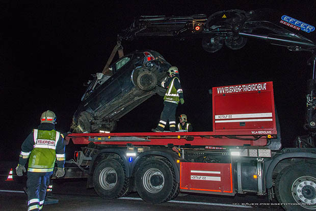 20161225 Verkehrsunfall A2 Südautobahn RFb Süden Traiskirchen-Baden Foto: © Manfred Bauer- Pressefotografie 20161225 Verkehrsunfall A2 Südautobahn RFb Süden Traiskirchen-Baden Foto: © Manfred Bauer- Pressefotografie