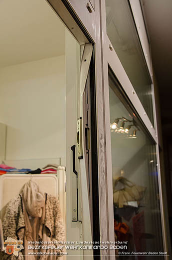 20161226 Sicherungsarbeiten nach Einbruch in eine Badener Boutique Foto: FF Baden-Stadt / Dominik Judt 20161226 Sicherungsarbeiten nach Einbruch in eine Badener Boutique Foto: FF Baden-Stadt / Dominik Judt
