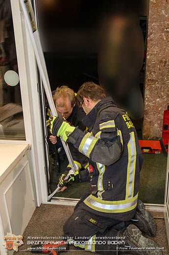 20161226 Sicherungsarbeiten nach Einbruch in eine Badener Boutique Foto: FF Baden-Stadt / Dominik Judt 20161226 Sicherungsarbeiten nach Einbruch in eine Badener Boutique Foto: FF Baden-Stadt / Dominik Judt