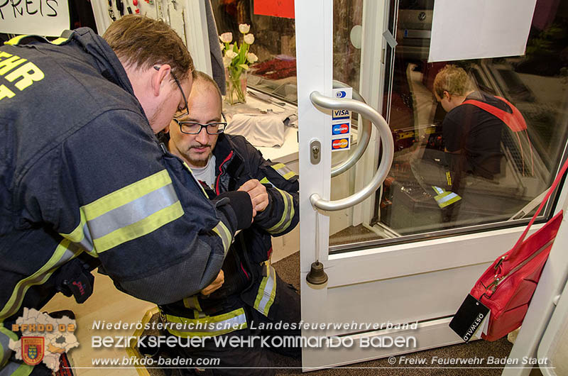20161226 Sicherungsarbeiten nach Einbruch in eine Badener Boutique Foto: FF Baden-Stadt / Dominik Judt 20161226 Sicherungsarbeiten nach Einbruch in eine Badener Boutique Foto: FF Baden-Stadt / Dominik Judt