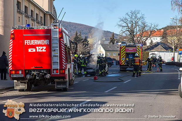 20161231 Fahrzeugbrand in Baden Ortsteil Weikersdorf  © Stefan Schneider