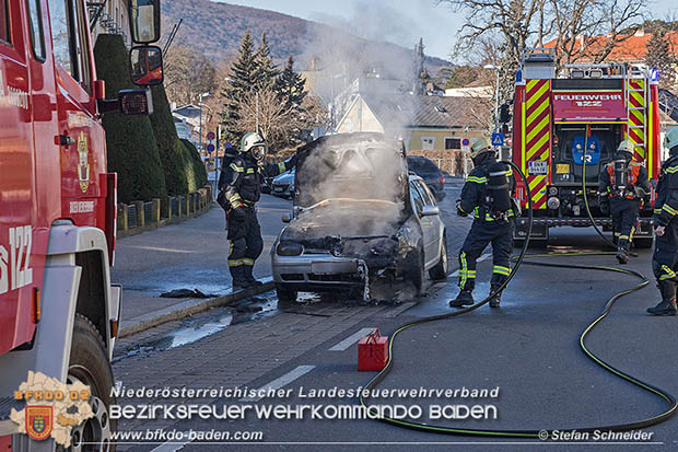 20161231 Fahrzeugbrand in Baden Ortsteil Weikersdorf  © Stefan Schneider