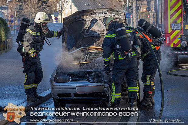 20161231 Fahrzeugbrand in Baden Ortsteil Weikersdorf  © Stefan Schneider