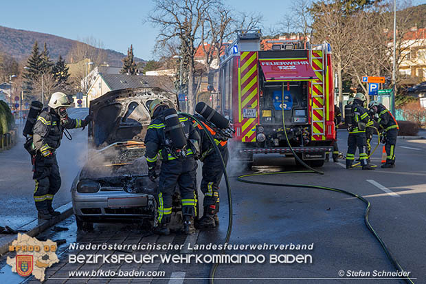 20161231 Fahrzeugbrand in Baden Ortsteil Weikersdorf  © Stefan Schneider