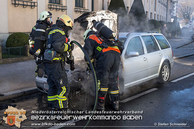20161231 Fahrzeugbrand in Baden Ortsteil Weikersdorf  © Stefan Schneider