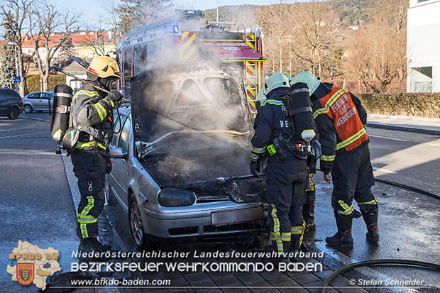 20161231 Fahrzeugbrand in Baden Ortsteil Weikersdorf  © Stefan Schneider
