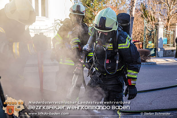 20161231 Fahrzeugbrand in Baden Ortsteil Weikersdorf  © Stefan Schneider