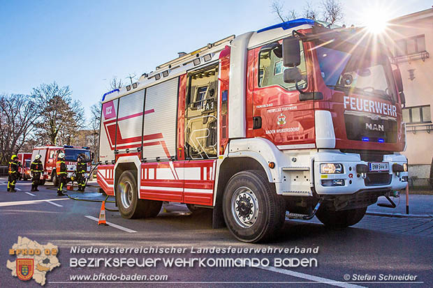 20161231 Fahrzeugbrand in Baden Ortsteil Weikersdorf  © Stefan Schneider