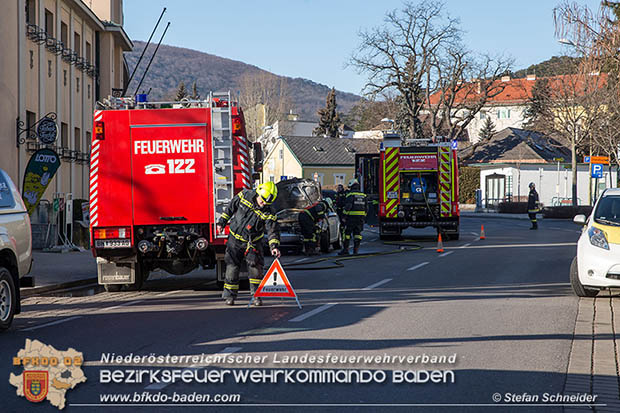 20161231 Fahrzeugbrand in Baden Ortsteil Weikersdorf  © Stefan Schneider
