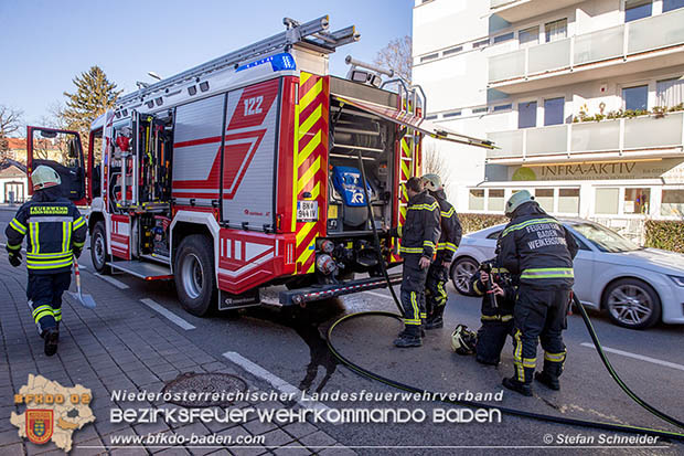 20161231 Fahrzeugbrand in Baden Ortsteil Weikersdorf  © Stefan Schneider