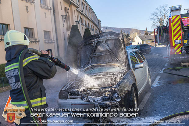 20161231 Fahrzeugbrand in Baden Ortsteil Weikersdorf  © Stefan Schneider