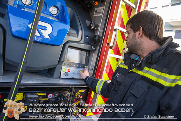 20161231 Fahrzeugbrand in Baden Ortsteil Weikersdorf  © Stefan Schneider
