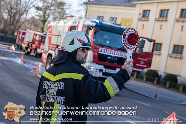 20161231 Fahrzeugbrand in Baden Ortsteil Weikersdorf  © Stefan Schneider