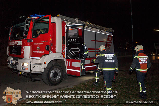 20161231 Alarmierter Kleinbrand in Baden Ortsteil Weikersdorf  Foto: © Stefan Schneider
