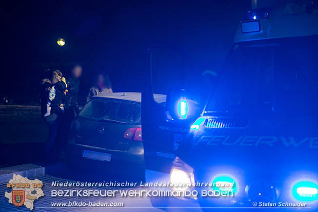 20170101 Befreiung Kleinkind aus versperrten Fahrzeug in Traiskirchen  Foto: © Stefan Schneider