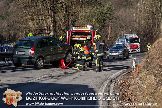 20170101 Verkehrsunfall auf der B210 im Helenental  Foto: © Stefan Schneider